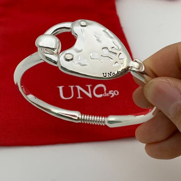 UNO de 50 Bracelet - Heart Lock Hinged Bracelet silver Love Luck Bracelet - Picture 1 of 8